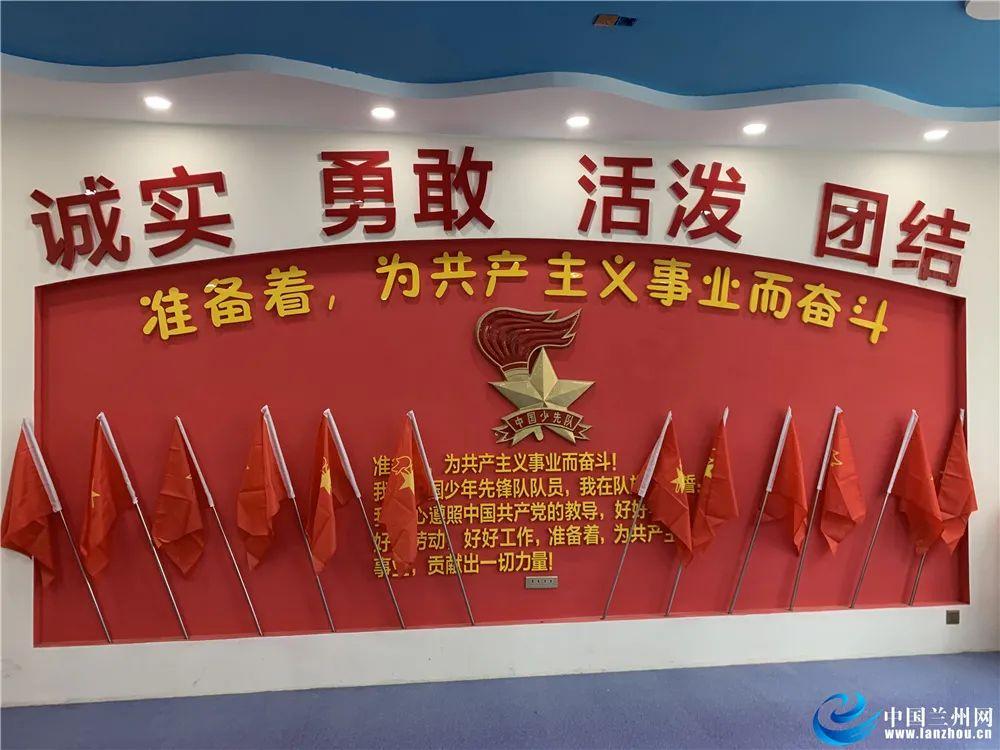 时尚男孩救援